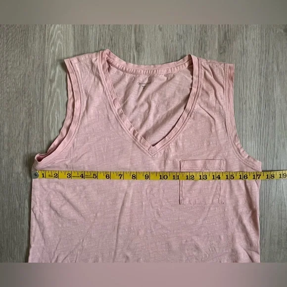 Weekender Pink Pocket V-neck Tank Top semi sheer textured organic cotton - Picture 4 of 7